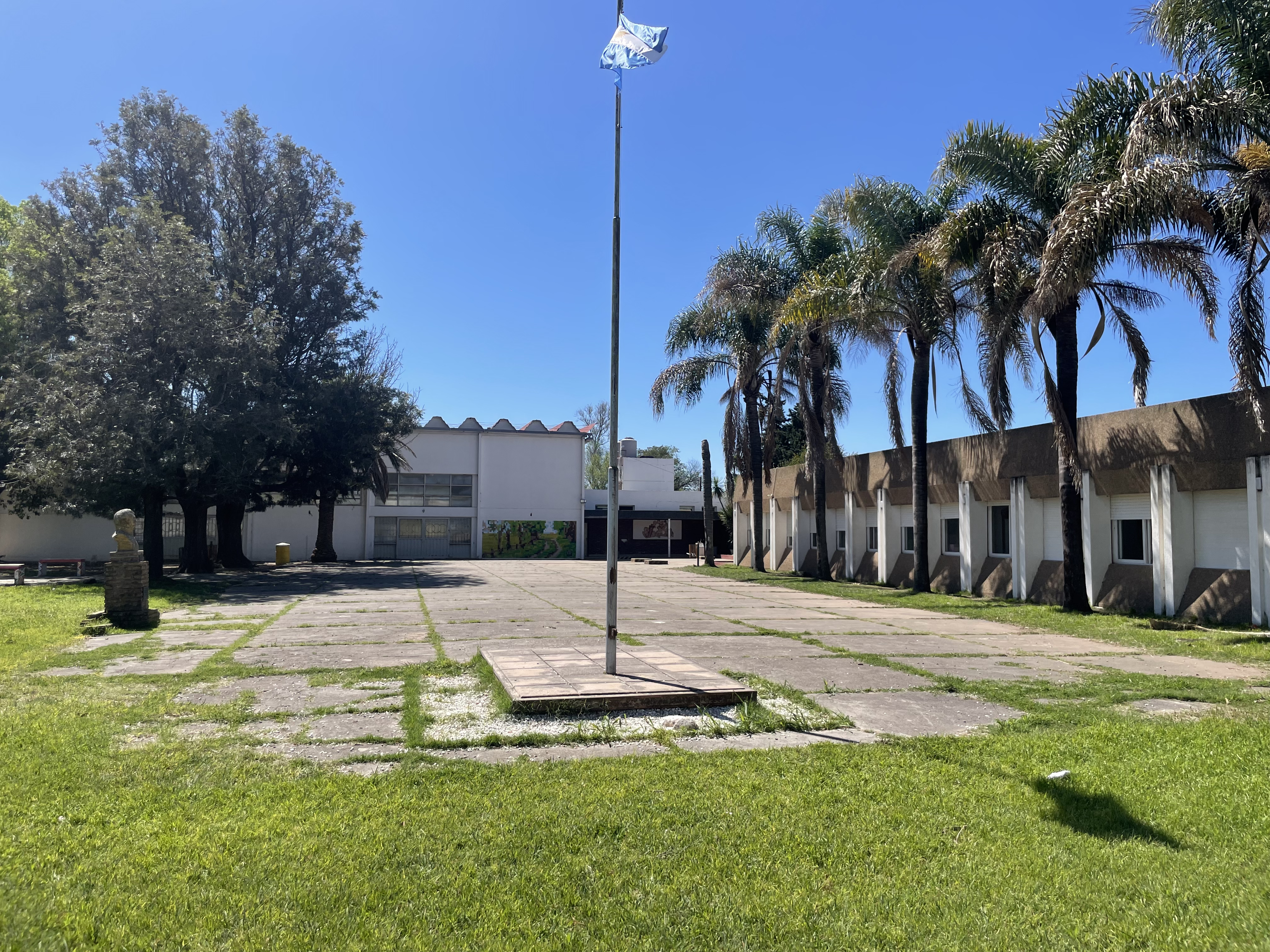 Vista panorámica de la escuela IPETYM N°59
